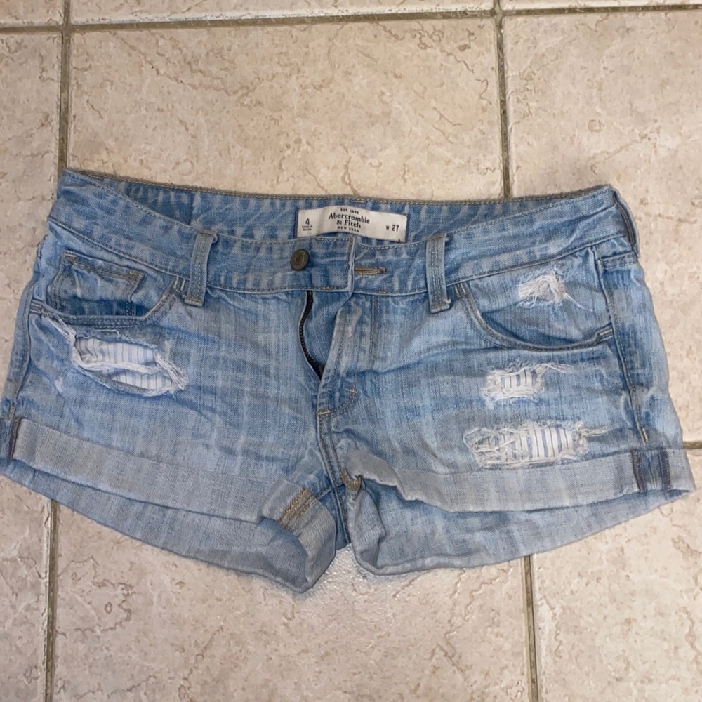 Abercrombie & Fitch Light Blue Jeans Lightly Distressed Size 4 lightly worn